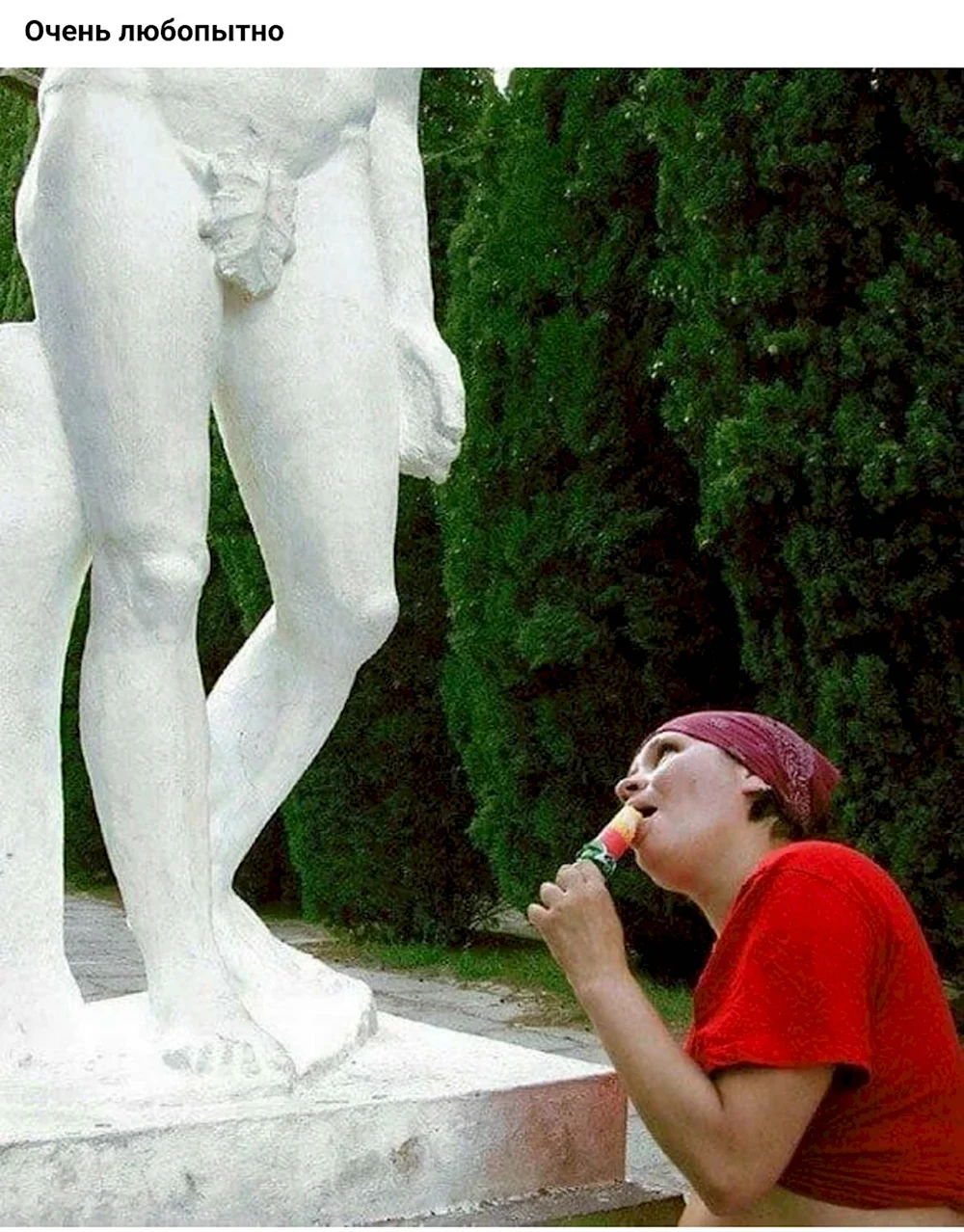Скульптура девушка смешная