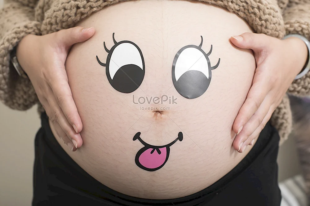 Разрисованный живот беременной женщины