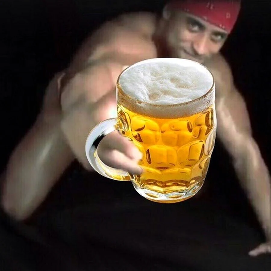 Рикардо Милос с пивом